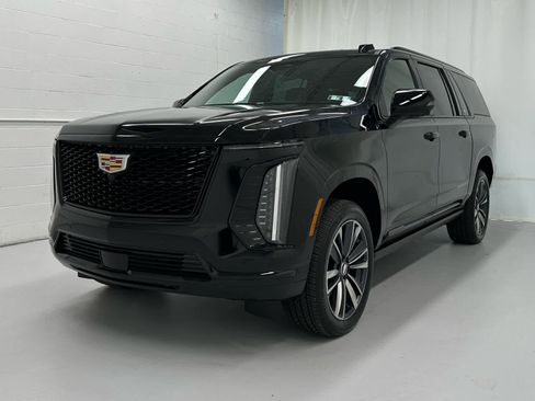 Used 2026 Cadillac Escalade ESV Sport w/ Touring Package AWD/4WD image 4