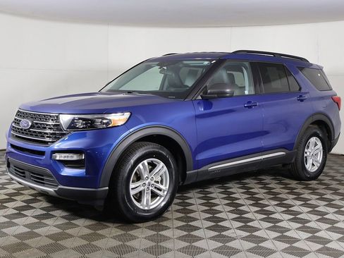 Used 2023 Ford Explorer XLT w/ Equipment Group 202A AWD/4WD image 7