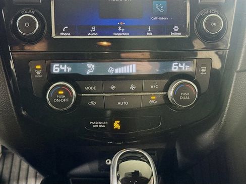 Used 2019 Nissan Rogue SV image 13