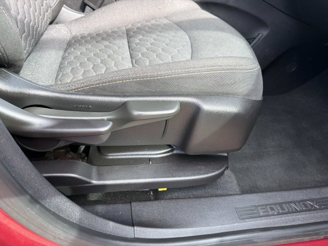 Used 2018 Chevrolet Equinox LT FWD image 14