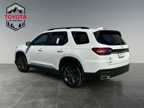 Used 2023 Honda Pilot Sport image 3