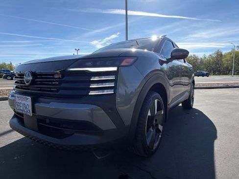 Used 2025 Nissan Kicks SR image 9