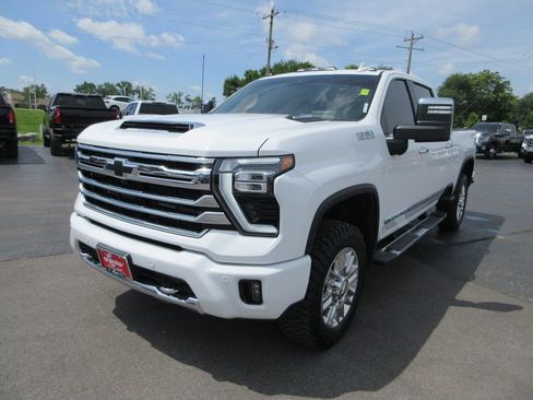 Used 2024 Chevrolet Silverado 2500 High Country w/ Technology Package AWD/4WD image 13
