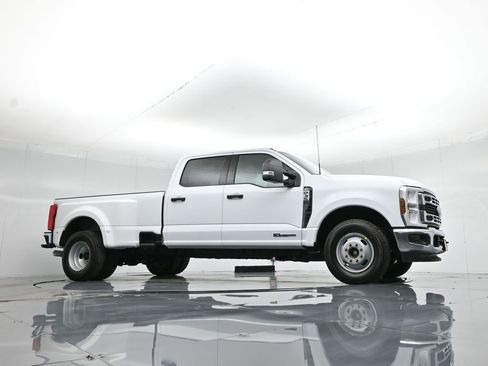 New 2026 Ford F350 XLT RWD image 3