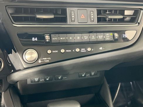 Used 2025 Lexus ES 350 w/ Premium Package FWD image 15