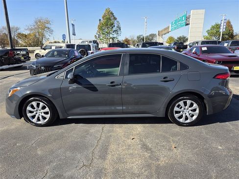 Used 2023 Toyota Corolla LE image 7