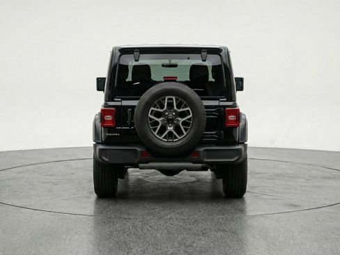 Used 2025 Jeep Wrangler Sahara image 7