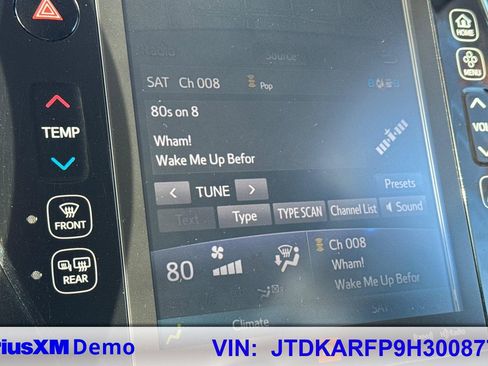 Used 2017 Toyota Prius Prime Advanced image 32