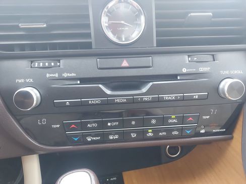 Used 2019 Lexus RX 450h AWD w/ Navigation Package image 15