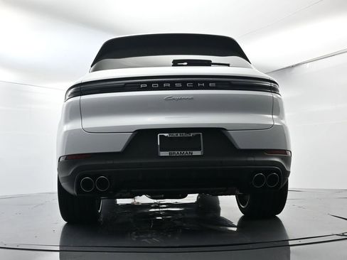 Certified 2025 Porsche Cayenne AWD/4WD image 47