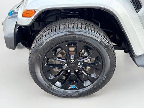 Used 2023 Jeep Wrangler Unlimited Sahara w/ Cold Weather Group AWD/4WD image 31