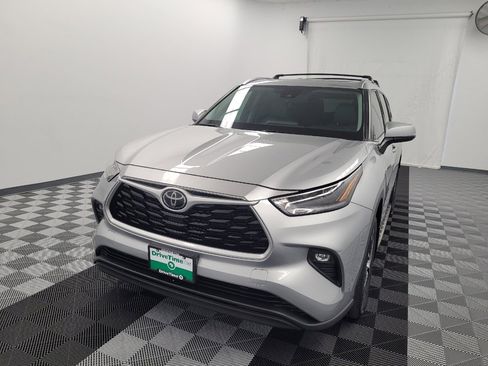 Used 2021 Toyota Highlander XLE image 15