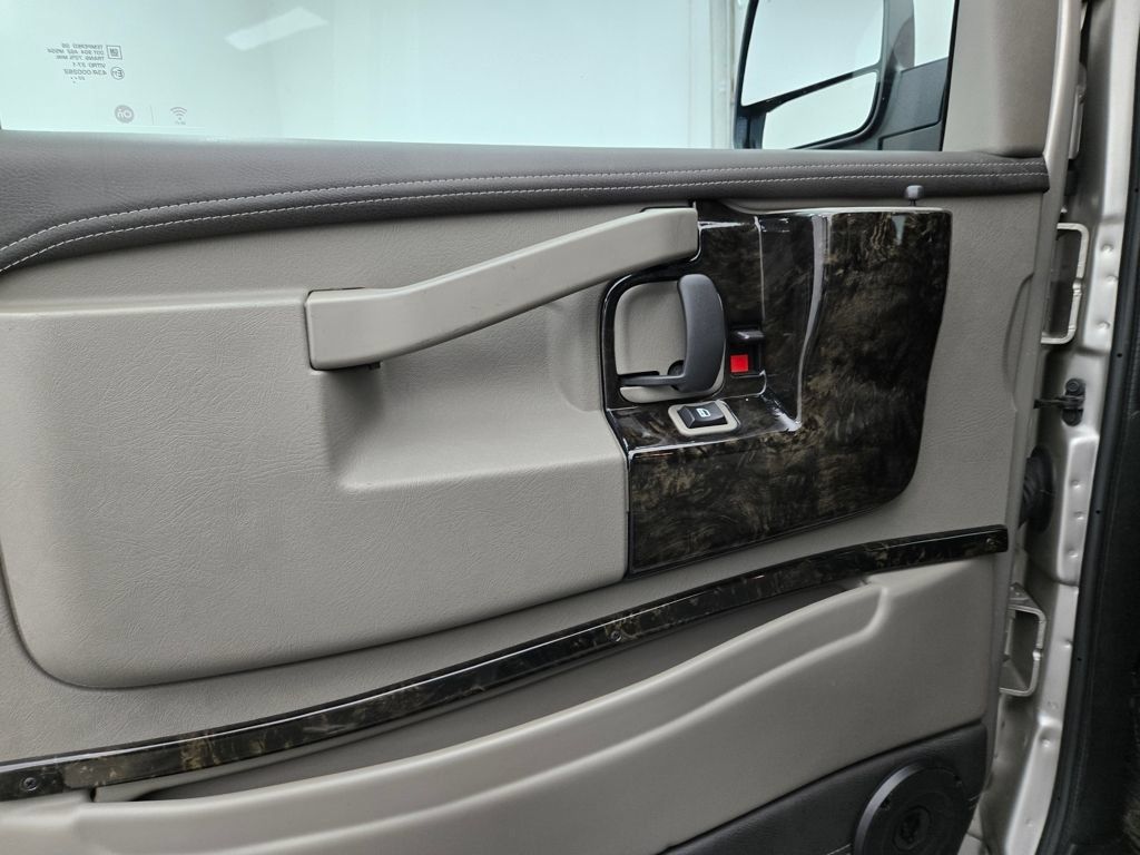 Used 2023 Chevrolet Express 2500 Extended RWD image 17