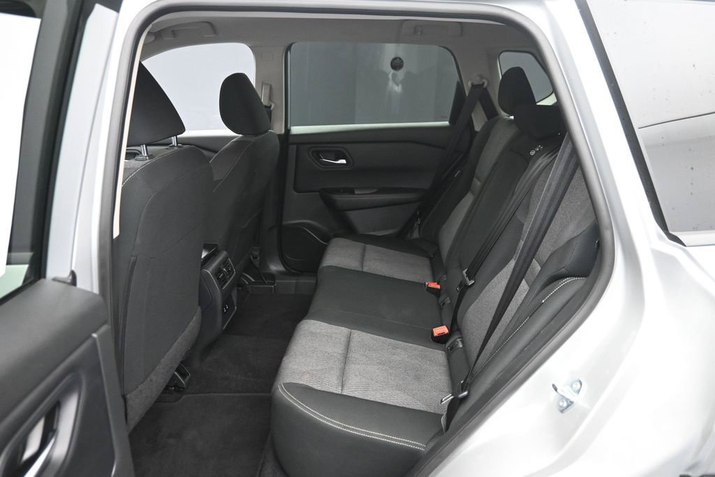 Used 2025 Nissan Rogue SV AWD/4WD image 11