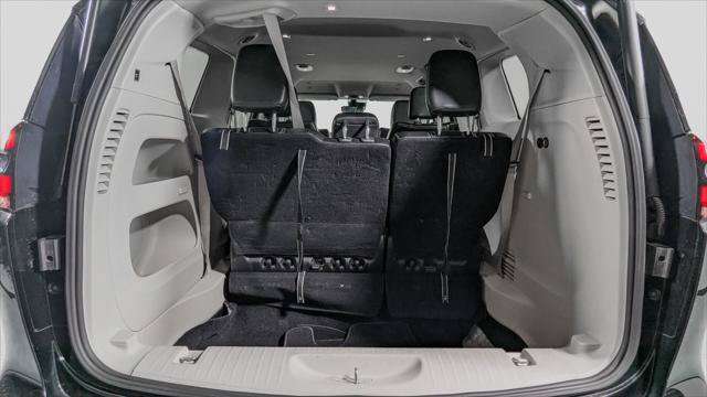 Used 2024 Chrysler Pacifica Touring-L FWD image 18