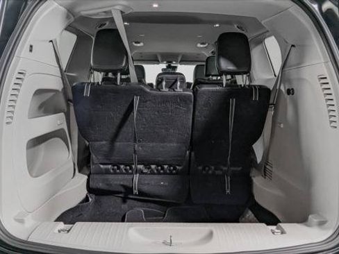Used 2024 Chrysler Pacifica Touring-L FWD image 18