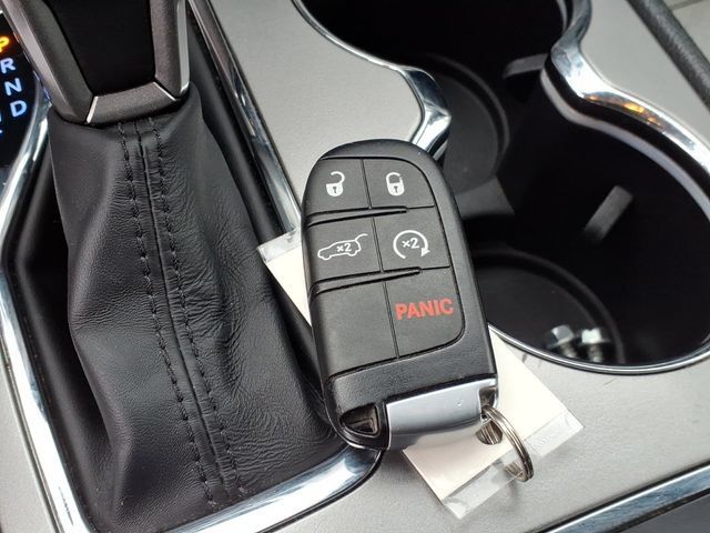 Used 2020 Jeep Grand Cherokee Altitude AWD/4WD image 24
