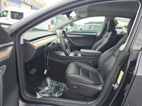 Used 2024 Tesla Model Y Long Range RWD image 10