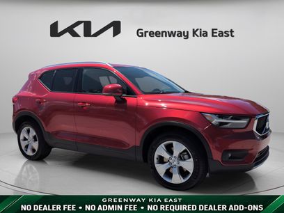 Used 2021 Volvo XC40 T5 Momentum