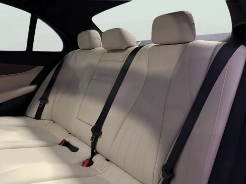 Used 2021 Mercedes-Benz E 350 Sedan image 16