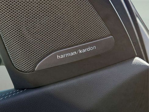 Used 2024 BMW X5 xDrive50e image 21