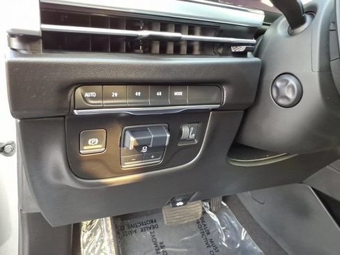 Certified 2025 Cadillac Escalade Sport AWD/4WD image 30