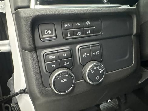 Used 2025 Chevrolet Tahoe LT AWD/4WD image 11