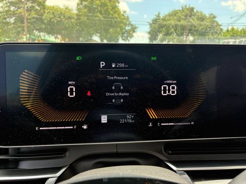 Used 2026 Kia Carnival FWD image 39