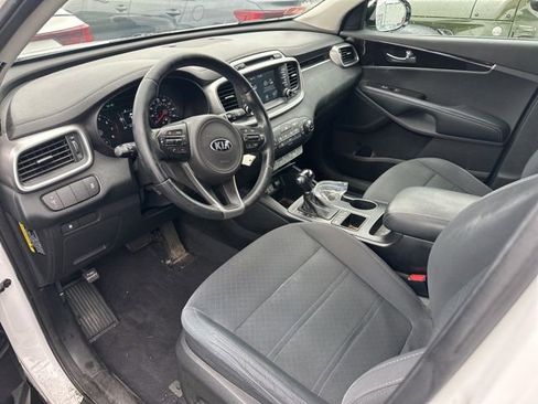 Used 2017 Kia Sorento LX w/ LX Convenience Package image 7