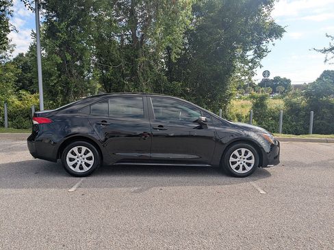 Certified 2025 Toyota Corolla LE FWD image 2