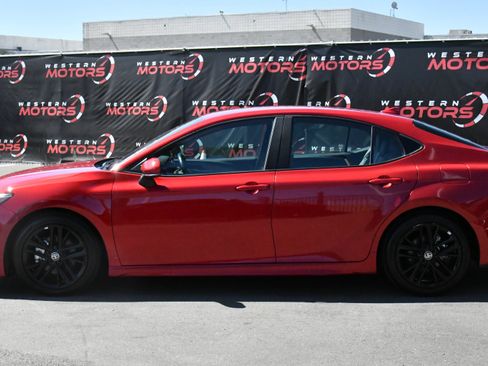 Used 2025 Toyota Camry SE FWD image 4