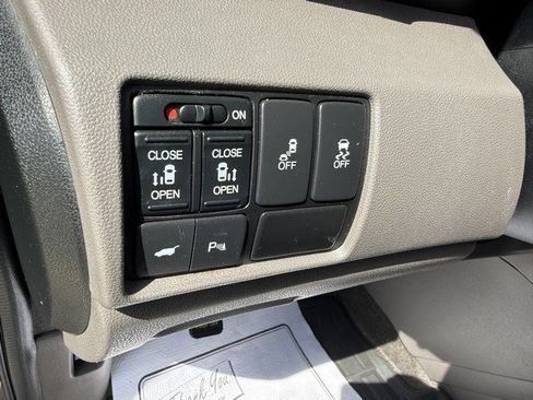 Used 2011 Honda Odyssey Touring Elite image 22