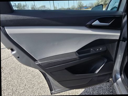 Used 2025 Volkswagen Taos S image 11