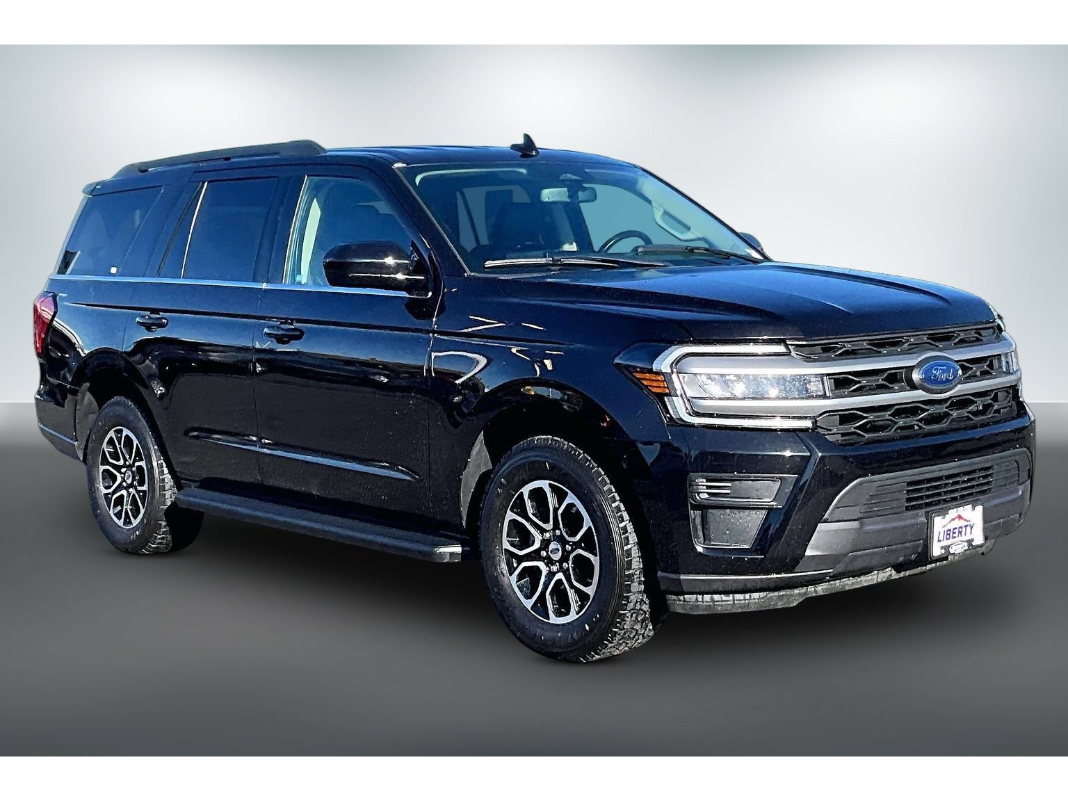 Used 2024 Ford Expedition XLT AWD/4WD image 3