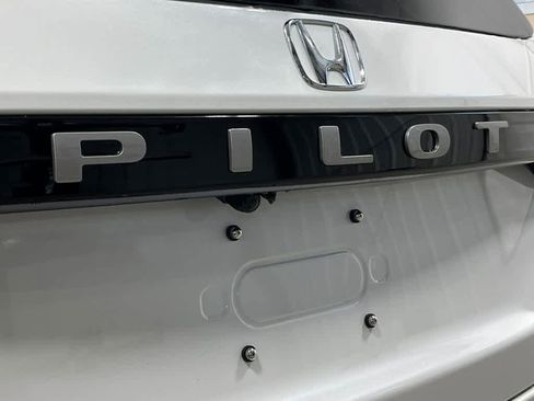 New 2026 Honda Pilot Touring image 7