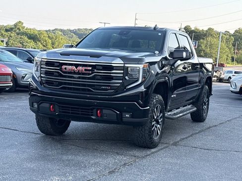 Used 2023 GMC Sierra 1500 AT4 w/ AT4 Premium Package AWD/4WD image 14