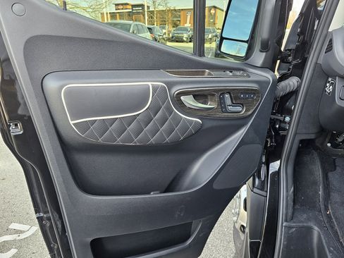 Used 2024 Mercedes-Benz Sprinter 3500 image 30