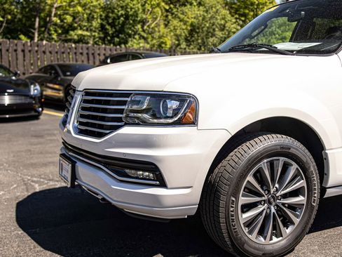 Used 2017 Lincoln Navigator L Select AWD/4WD image 4