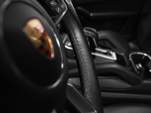 Certified 2023 Porsche Cayenne Platinum Edition AWD/4WD image 31