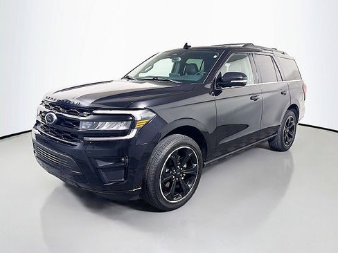 Used 2024 Ford Expedition Limited AWD/4WD image 3