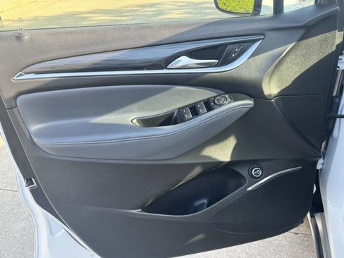 Used 2023 Buick Enclave Essence image 11