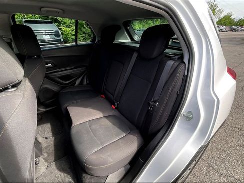 Used 2019 Chevrolet Trax LS FWD image 26