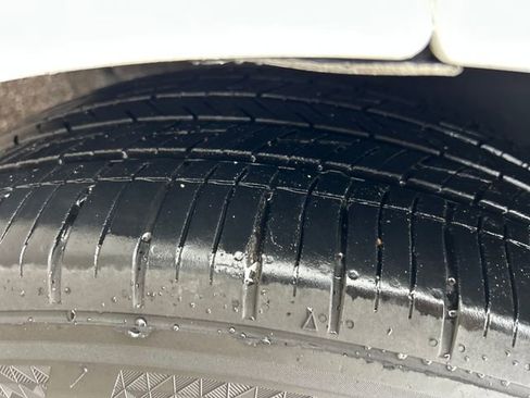 Used 2019 Dodge Challenger SXT image 39