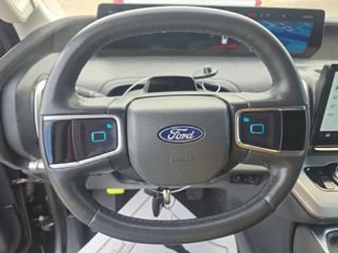 Used 2025 Ford Expedition Active AWD/4WD image 8
