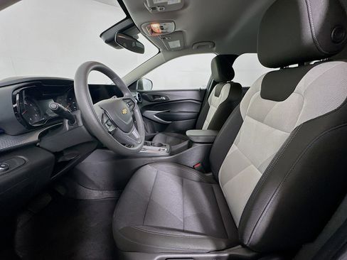 Used 2025 Chevrolet Trax LS image 13