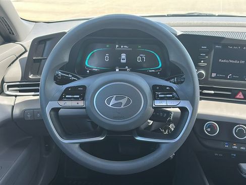Certified 2024 Hyundai Elantra SE FWD image 22