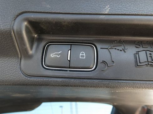 Used 2021 Ford Explorer Limited image 17