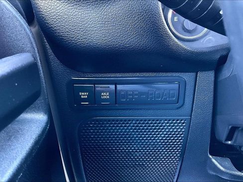 Used 2018 Jeep Wrangler Unlimited Rubicon w/ Connectivity Group AWD/4WD image 14