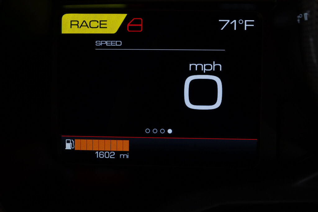 Used 2022 Ferrari F8 Tributo RWD image 34