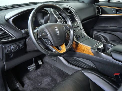 Used 2016 Lincoln MKX Reserve w/ Climate Package AWD/4WD image 3